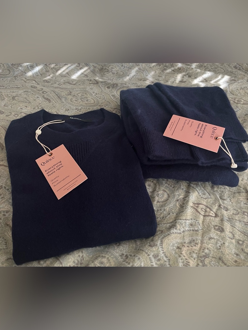 100% cashmere Quince Women's Dark Navy Crewneck Sweater